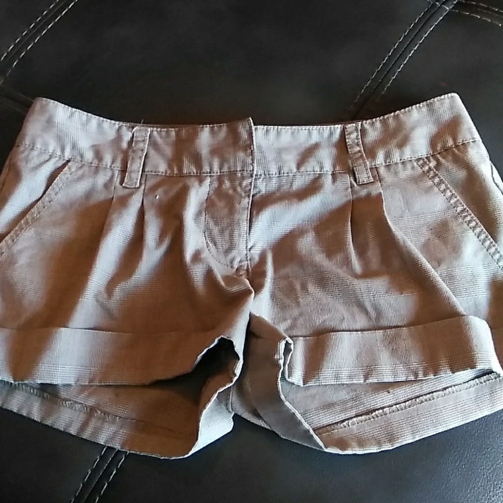 Khaki plaid shorts, like new, never worn